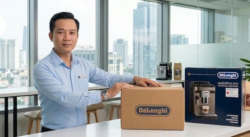 máy pha cà phê tự động có khay giữ ấm cốc 3