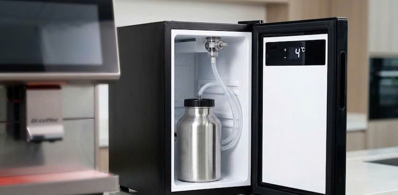 máy pha cafe tự động kèm tủ lạnh mini trữ sữa 3