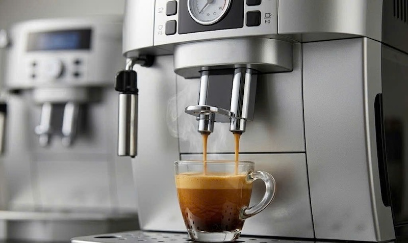 so sánh giá máy pha cà phê tự động delonghi và philips 2