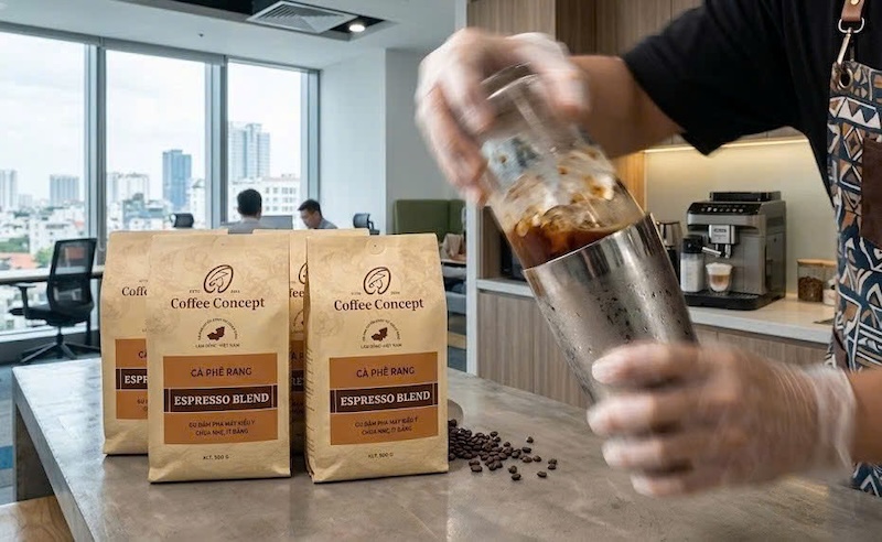 Bí quyết pha espresso shakerato lắc bình shacker tạo bọt dày 3