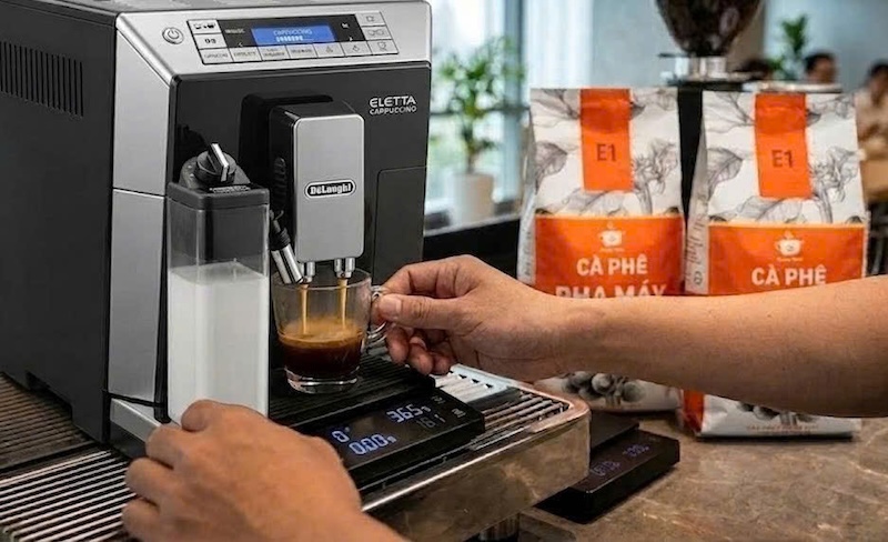 Cách dùng cân điện tử canh thời gian espresso