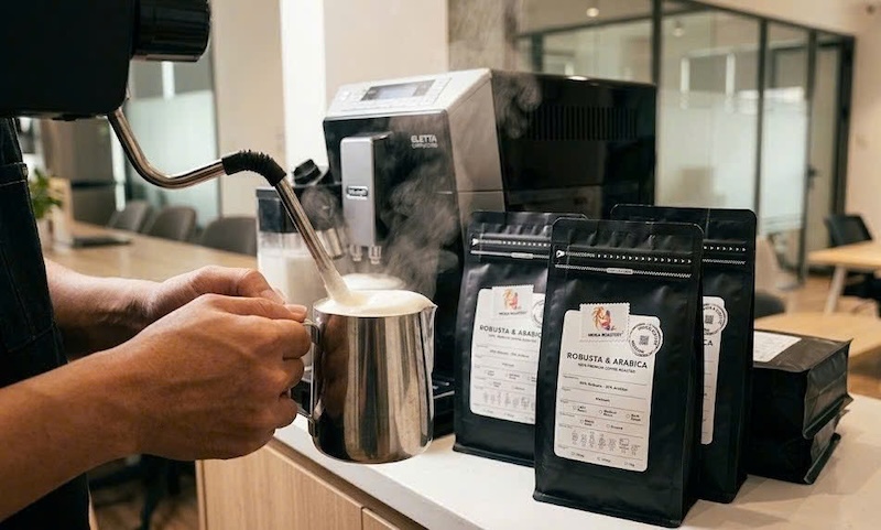 cách làm cafe bọt biển dalgona bằng vòi hơi máy pha