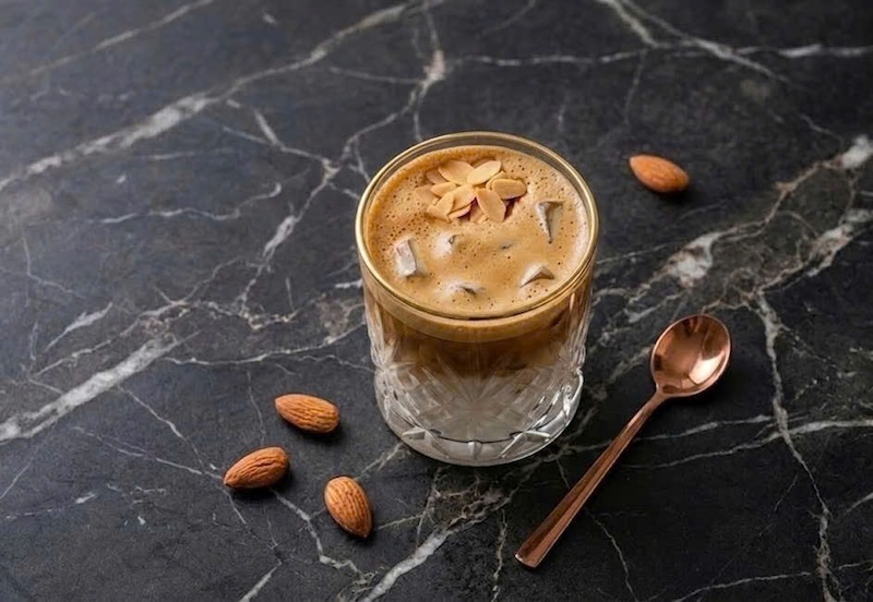 Cách pha latte hạt óc chó 1