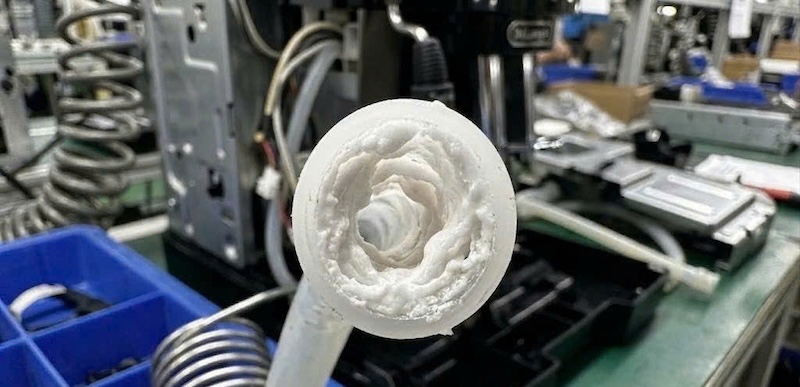 cách xử lý máy pha cafe tự động bị nghẹt đường ống dẫn sữa 2